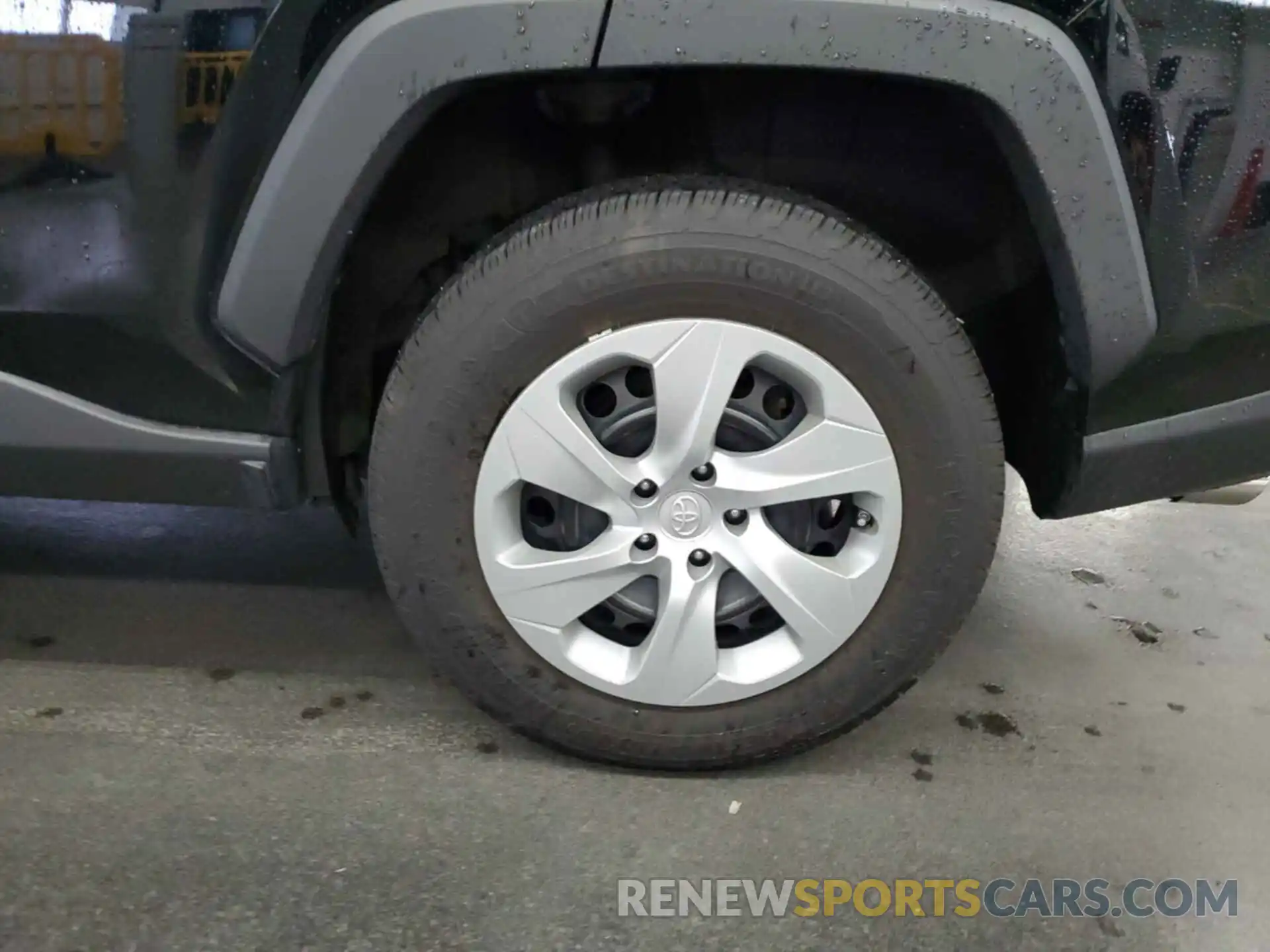 14 Photograph of a damaged car 2T3F1RFV4KW066533 TOYOTA RAV4 2019