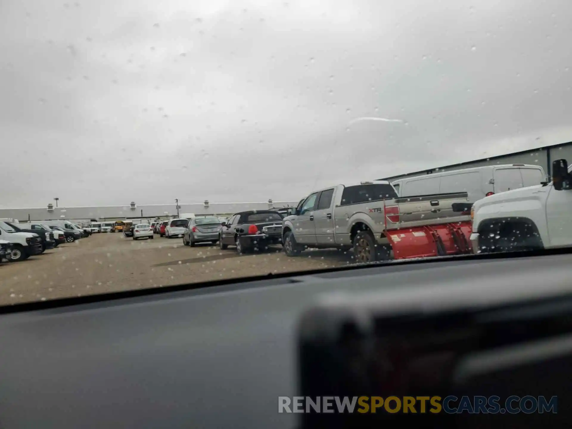 16 Photograph of a damaged car 2T3F1RFV4KW066533 TOYOTA RAV4 2019