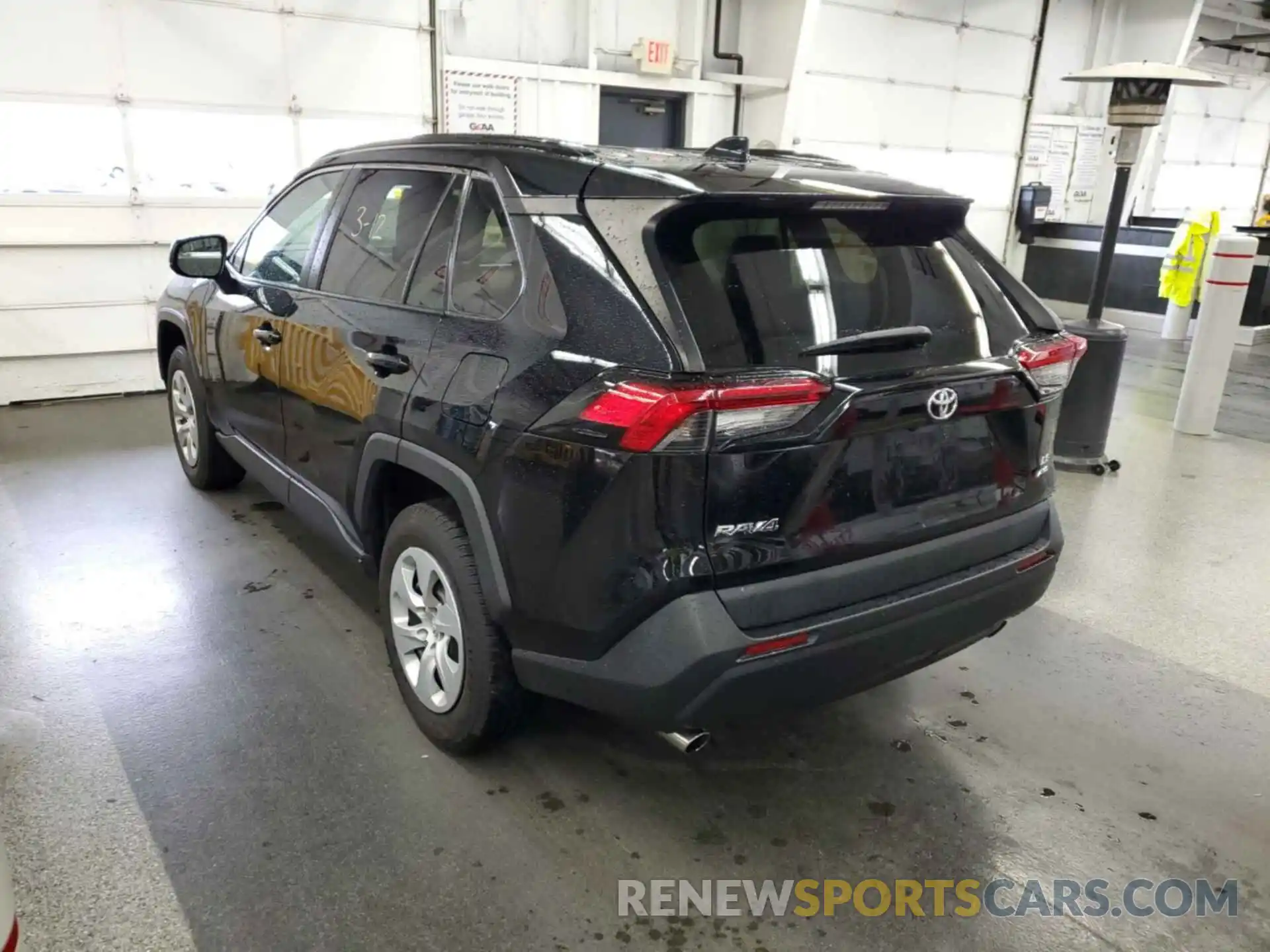 7 Photograph of a damaged car 2T3F1RFV4KW066533 TOYOTA RAV4 2019