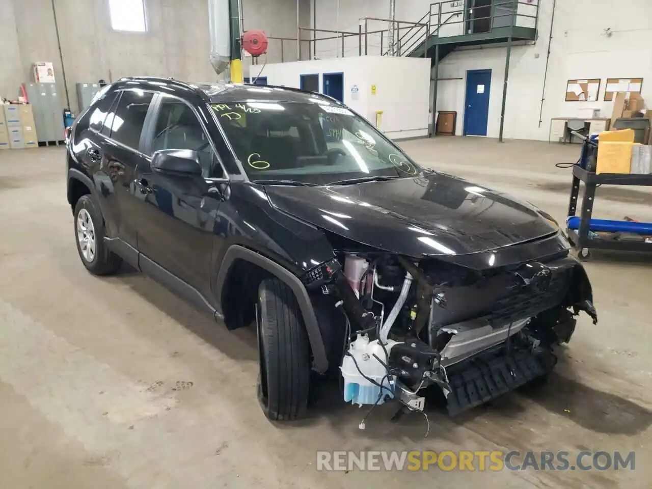 1 Photograph of a damaged car 2T3F1RFV4KW078780 TOYOTA RAV4 2019