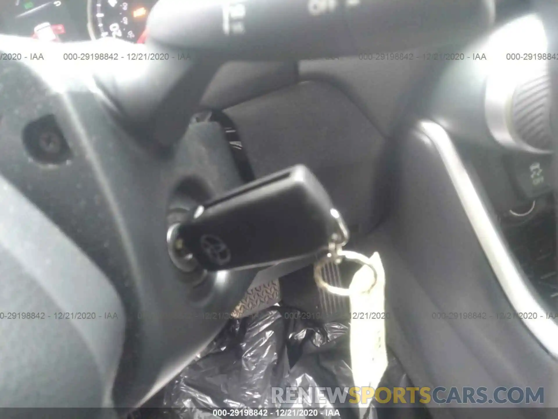 11 Photograph of a damaged car 2T3F1RFV4KW082912 TOYOTA RAV4 2019