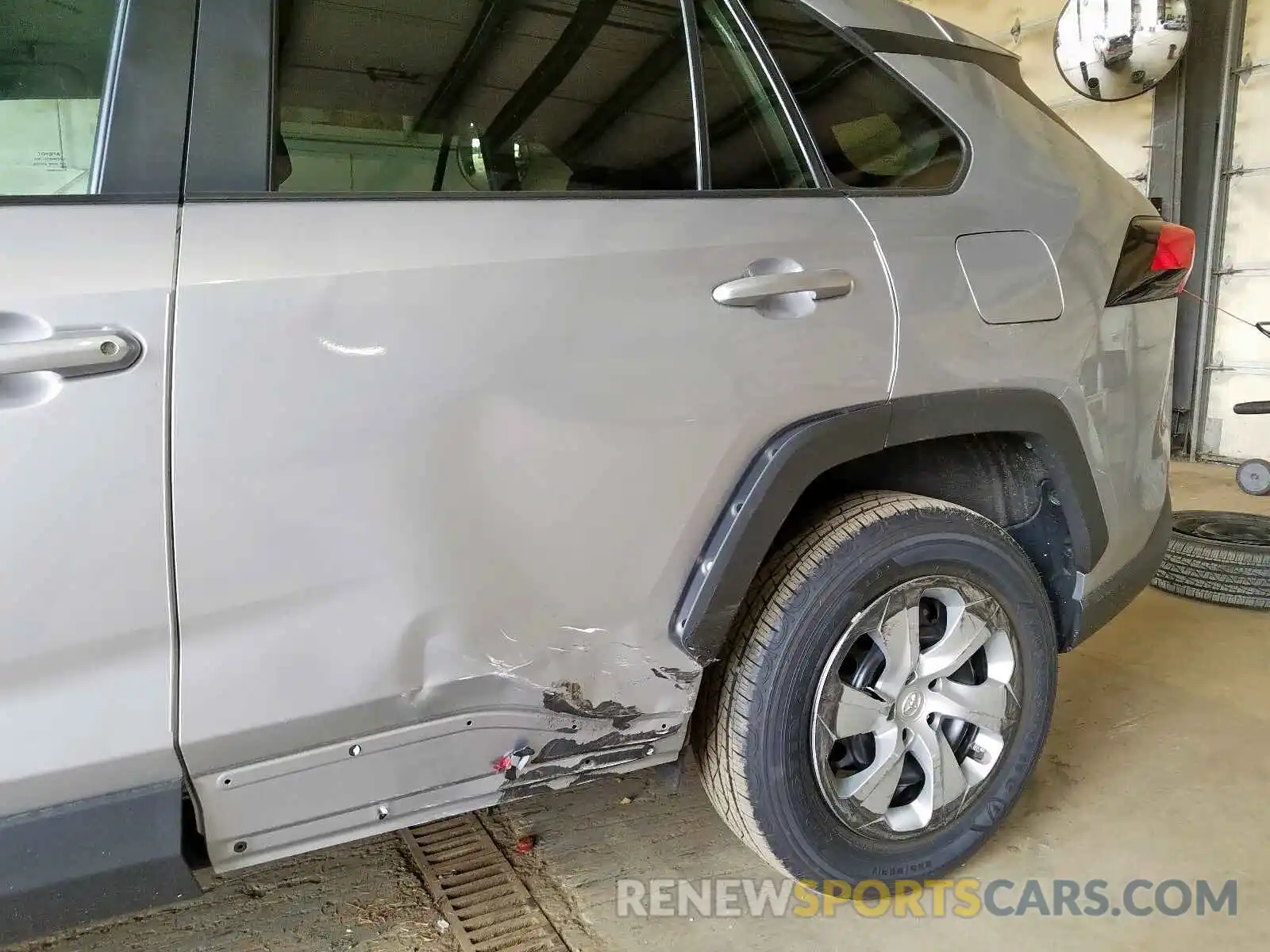 9 Photograph of a damaged car 2T3F1RFV5KC024163 TOYOTA RAV4 2019