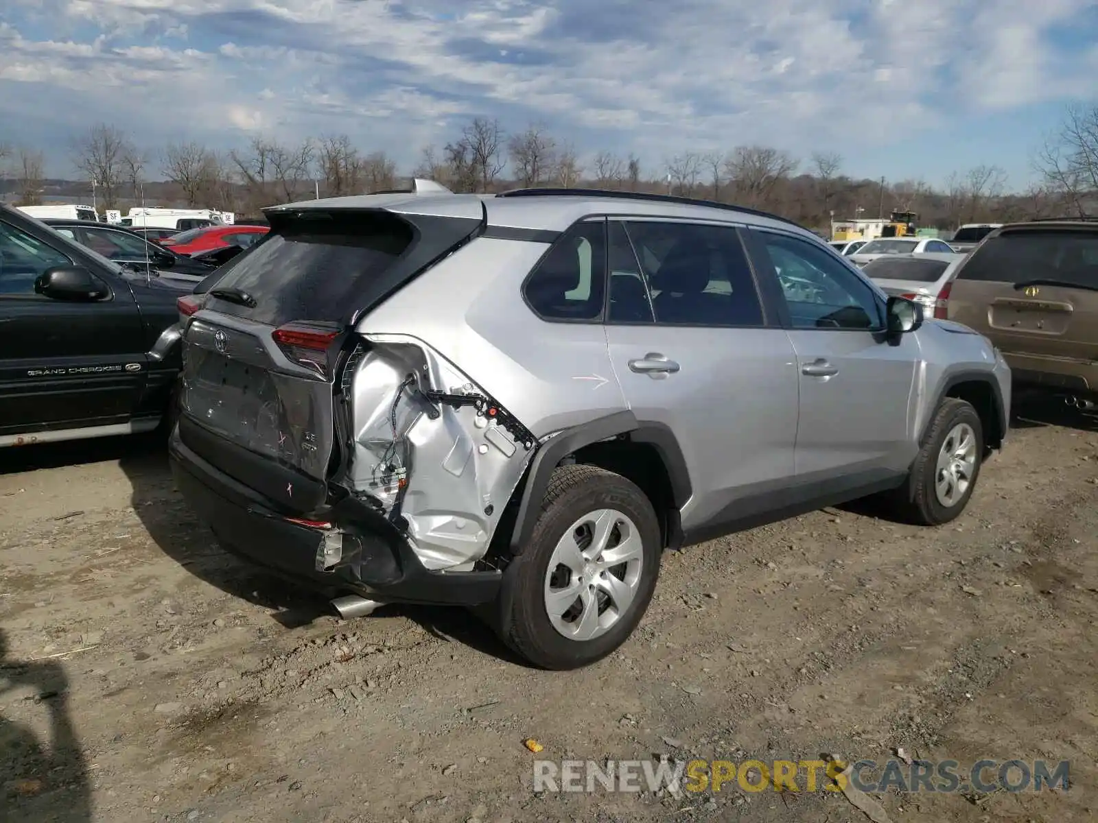 4 Photograph of a damaged car 2T3F1RFV5KC034711 TOYOTA RAV4 2019