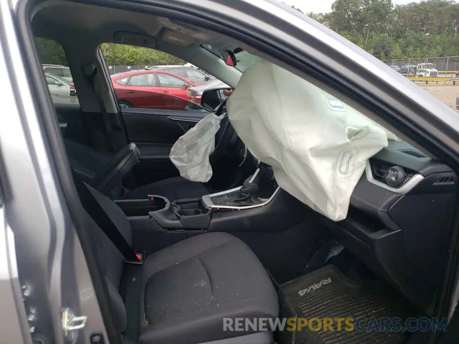 5 Photograph of a damaged car 2T3F1RFV5KC041402 TOYOTA RAV4 2019