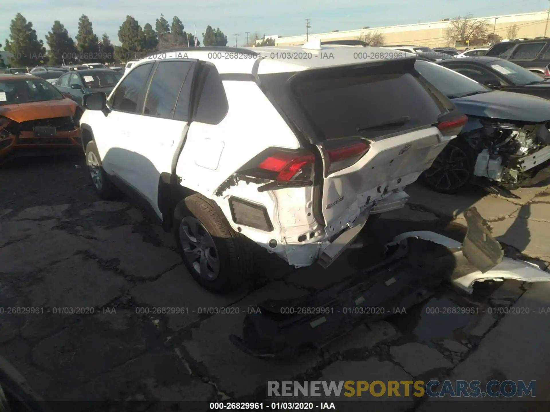 3 Фотография поврежденного автомобиля 2T3F1RFV5KW051863 TOYOTA RAV4 2019