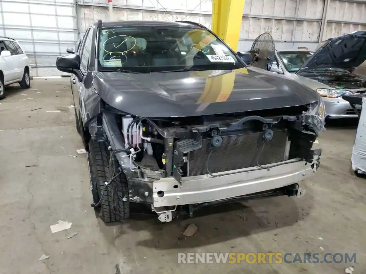 9 Photograph of a damaged car 2T3F1RFV5KW056805 TOYOTA RAV4 2019