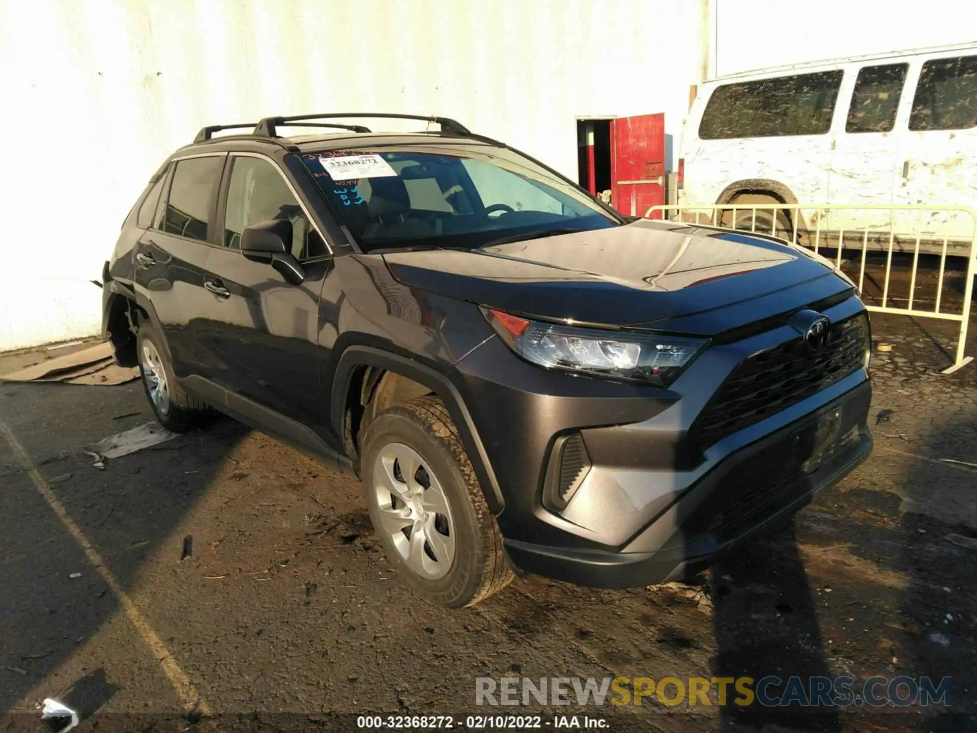 1 Photograph of a damaged car 2T3F1RFV5KW057484 TOYOTA RAV4 2019