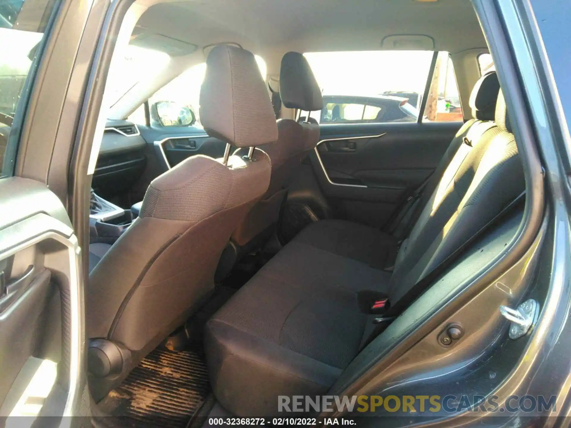 8 Photograph of a damaged car 2T3F1RFV5KW057484 TOYOTA RAV4 2019