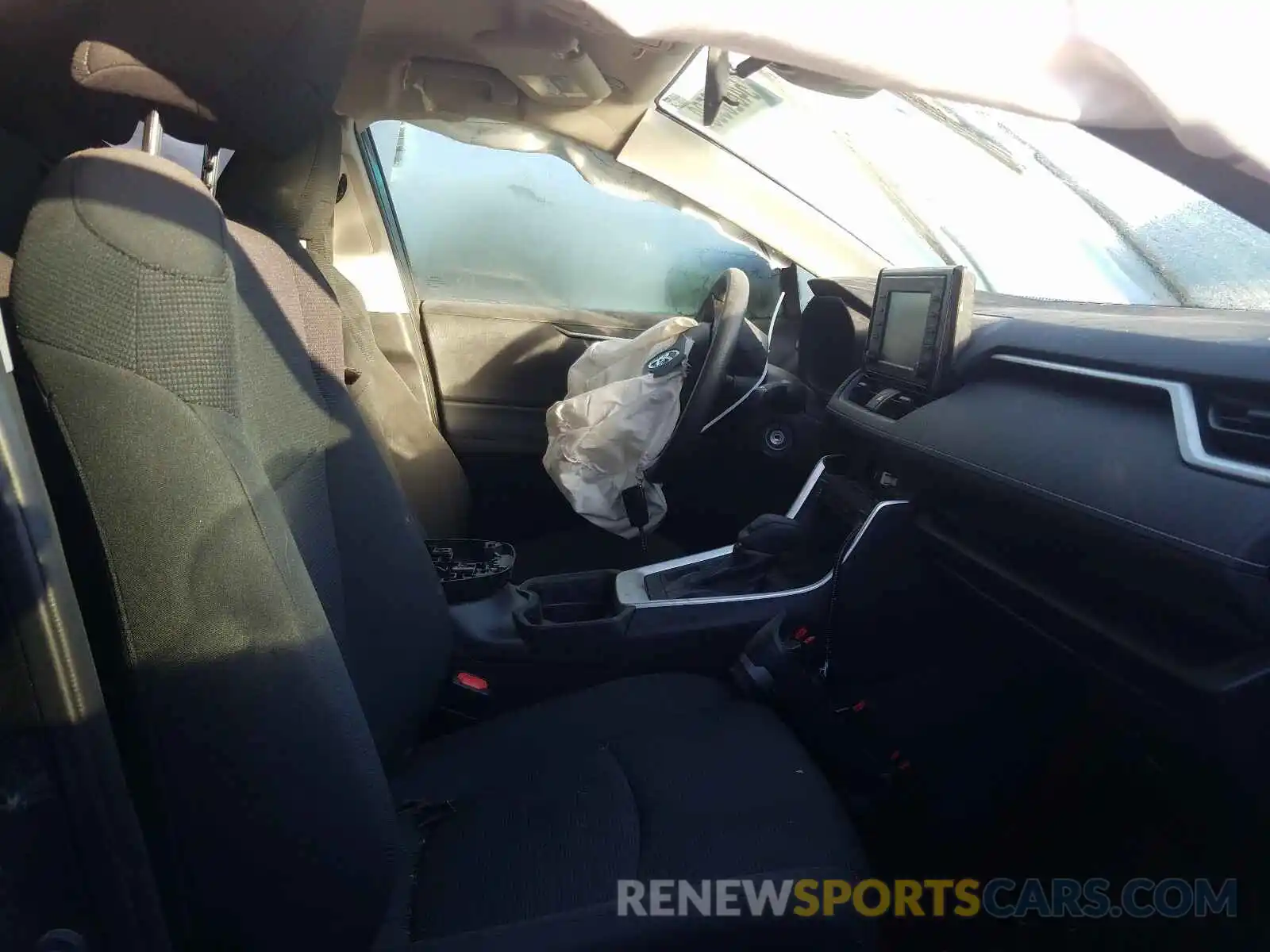 5 Photograph of a damaged car 2T3F1RFV5KW069067 TOYOTA RAV4 2019