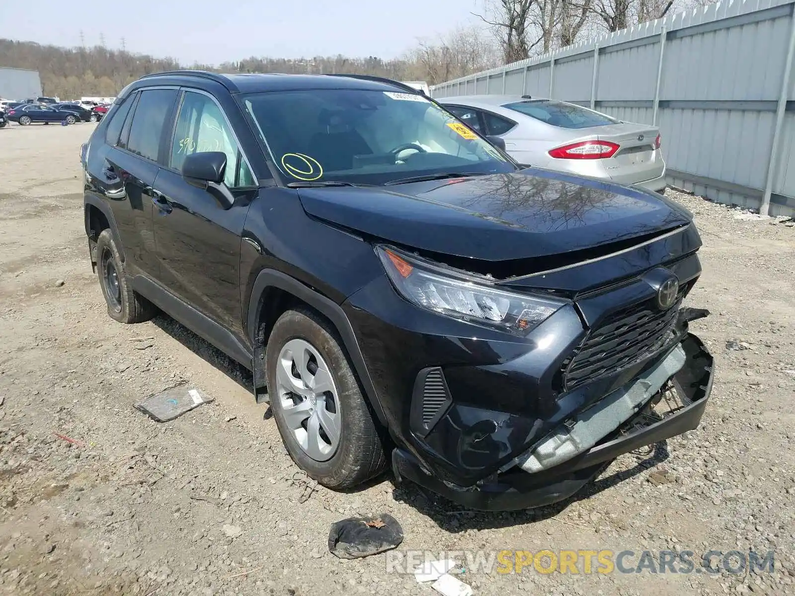 1 Photograph of a damaged car 2T3F1RFV5KW073152 TOYOTA RAV4 2019