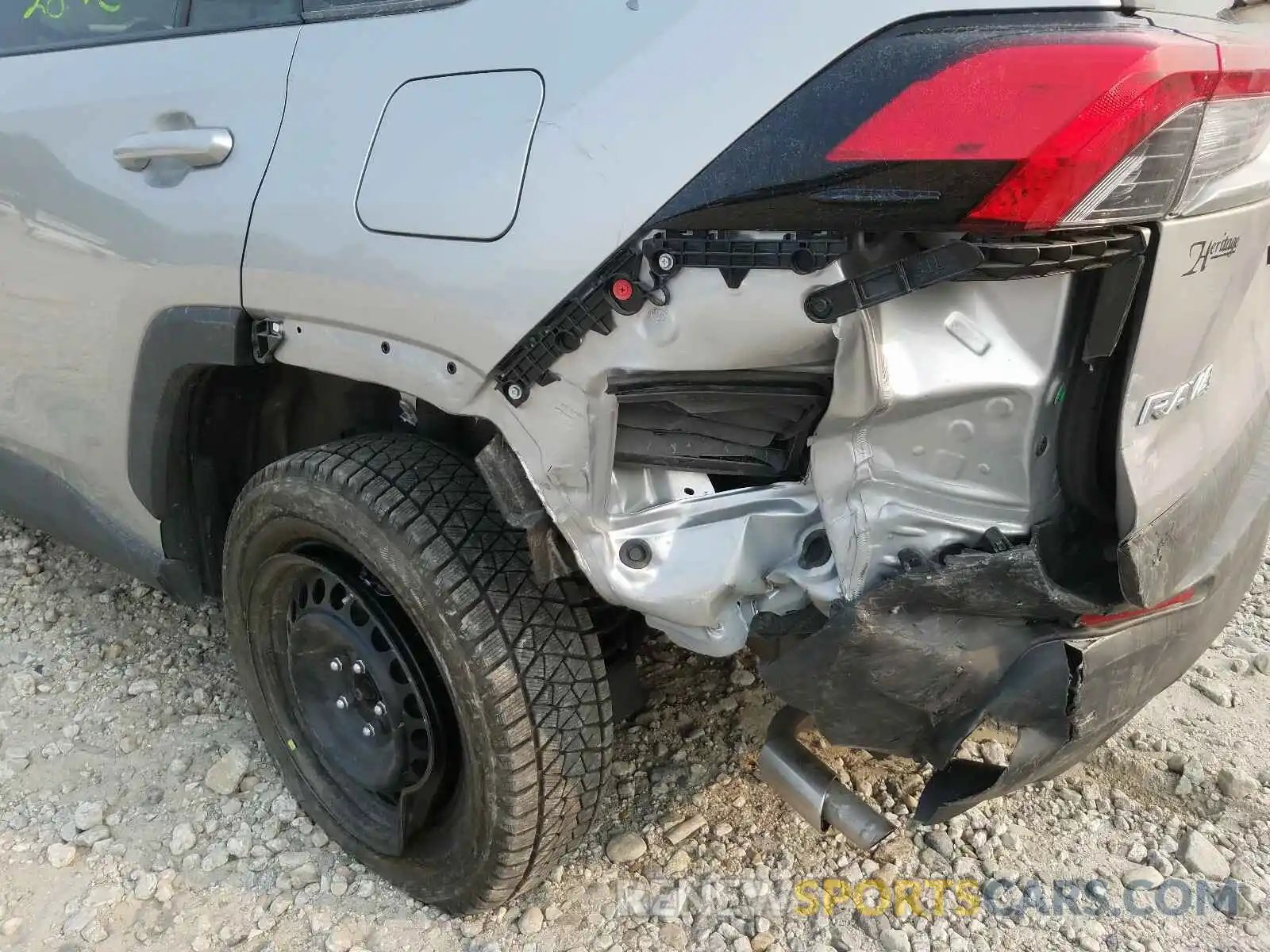 9 Фотография поврежденного автомобиля 2T3F1RFV6KC050920 TOYOTA RAV4 2019