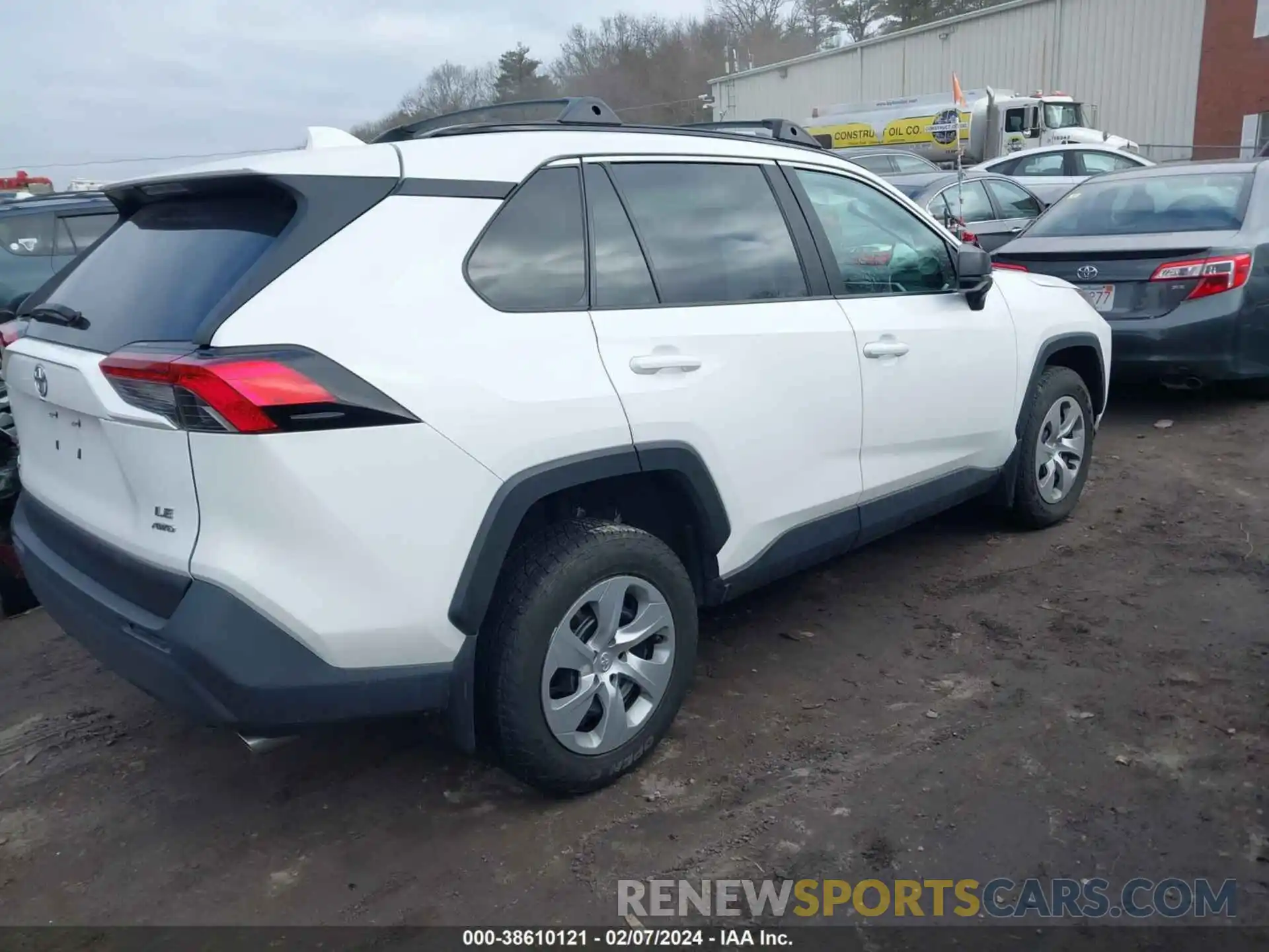 4 Photograph of a damaged car 2T3F1RFV6KW001621 TOYOTA RAV4 2019