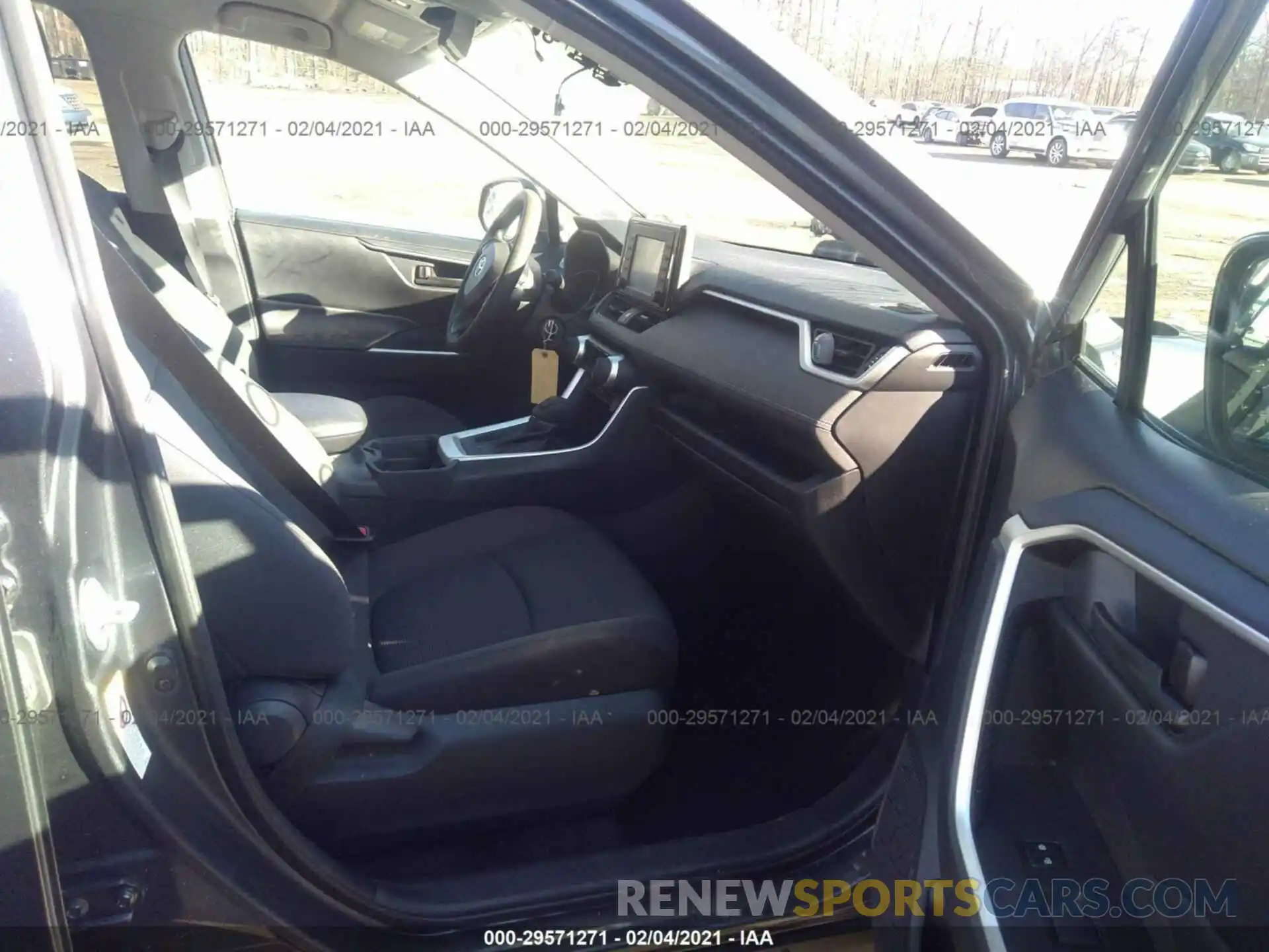 5 Photograph of a damaged car 2T3F1RFV6KW003238 TOYOTA RAV4 2019