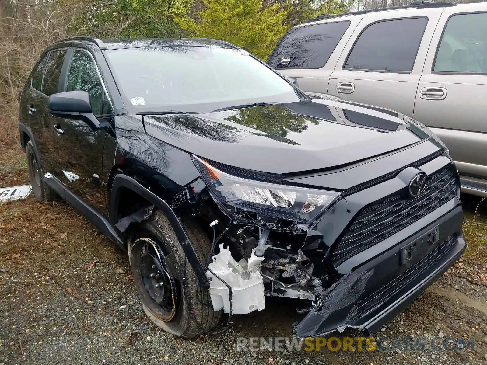 1 Photograph of a damaged car 2T3F1RFV6KW031363 TOYOTA RAV4 2019