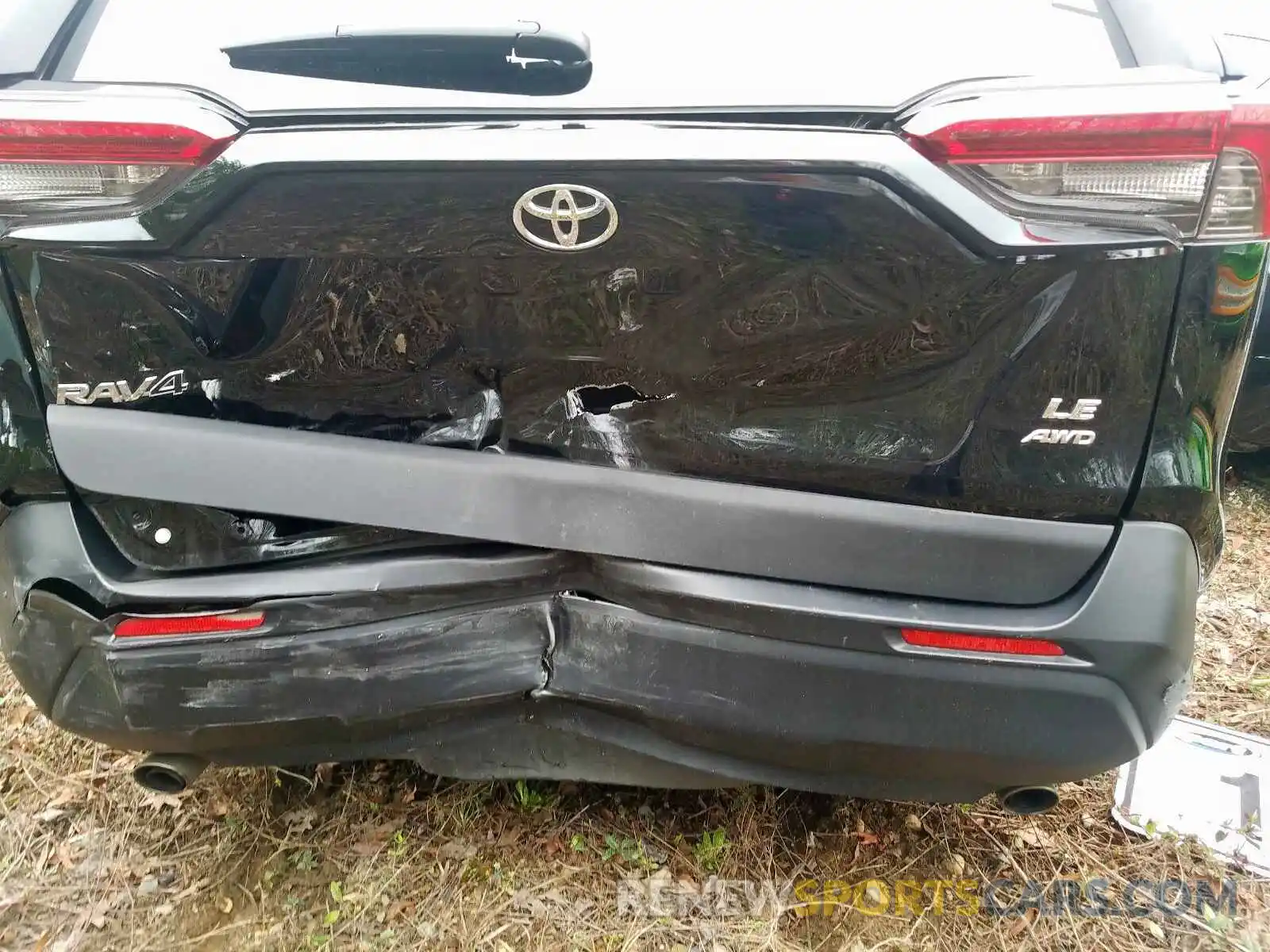 9 Photograph of a damaged car 2T3F1RFV6KW031363 TOYOTA RAV4 2019