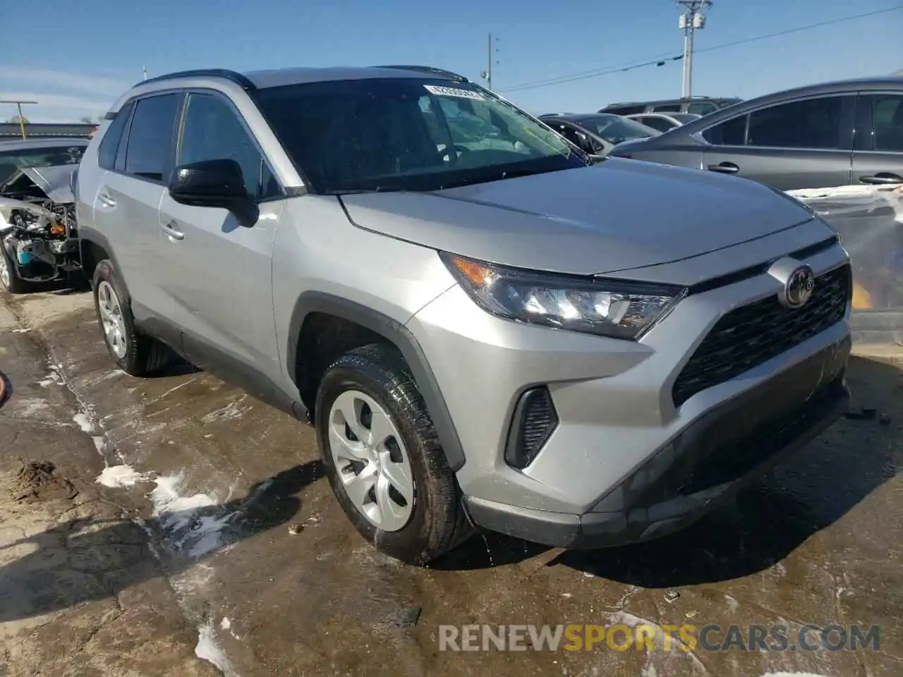 1 Photograph of a damaged car 2T3F1RFV6KW031475 TOYOTA RAV4 2019