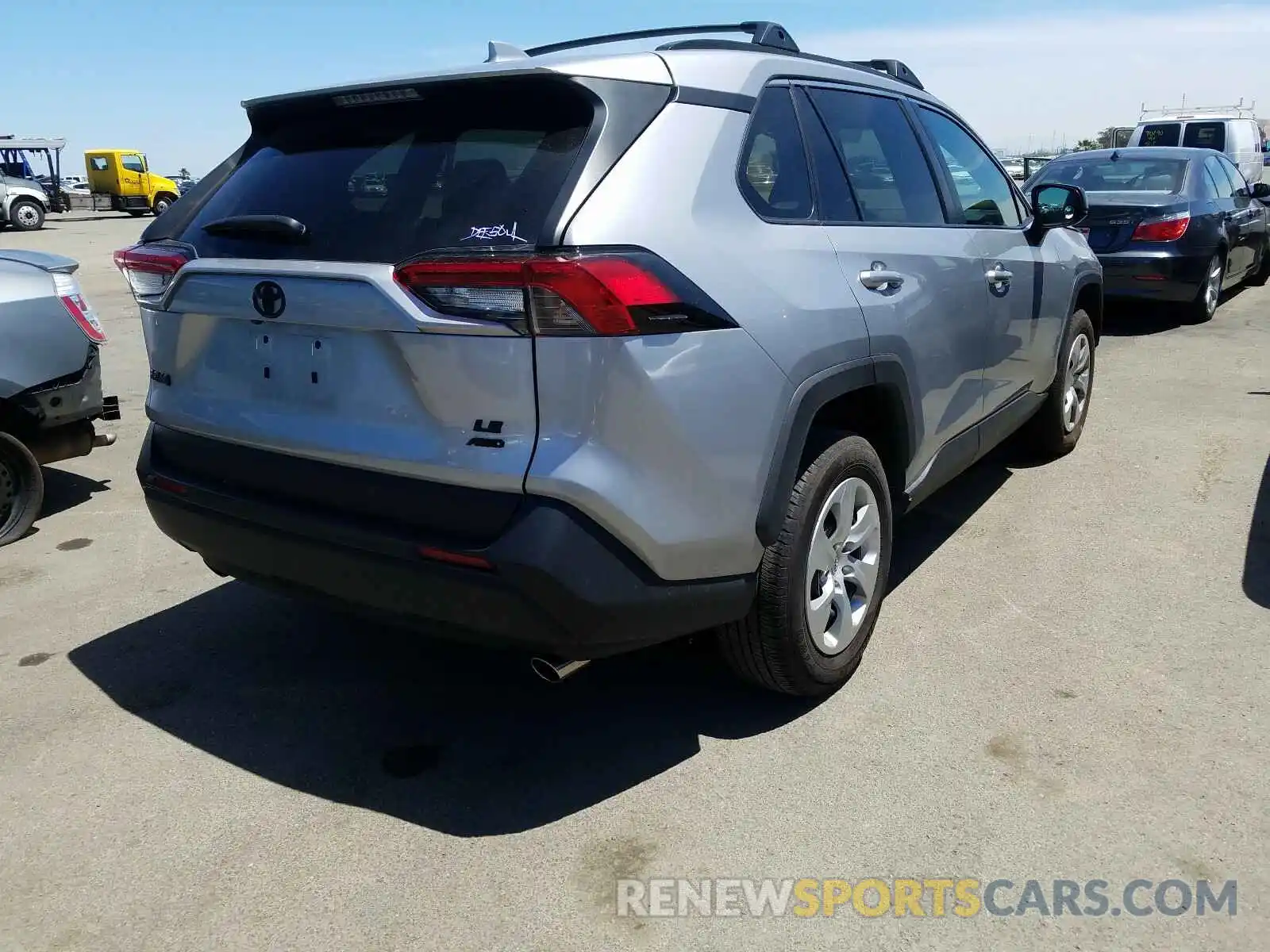 4 Photograph of a damaged car 2T3F1RFV6KW041021 TOYOTA RAV4 2019