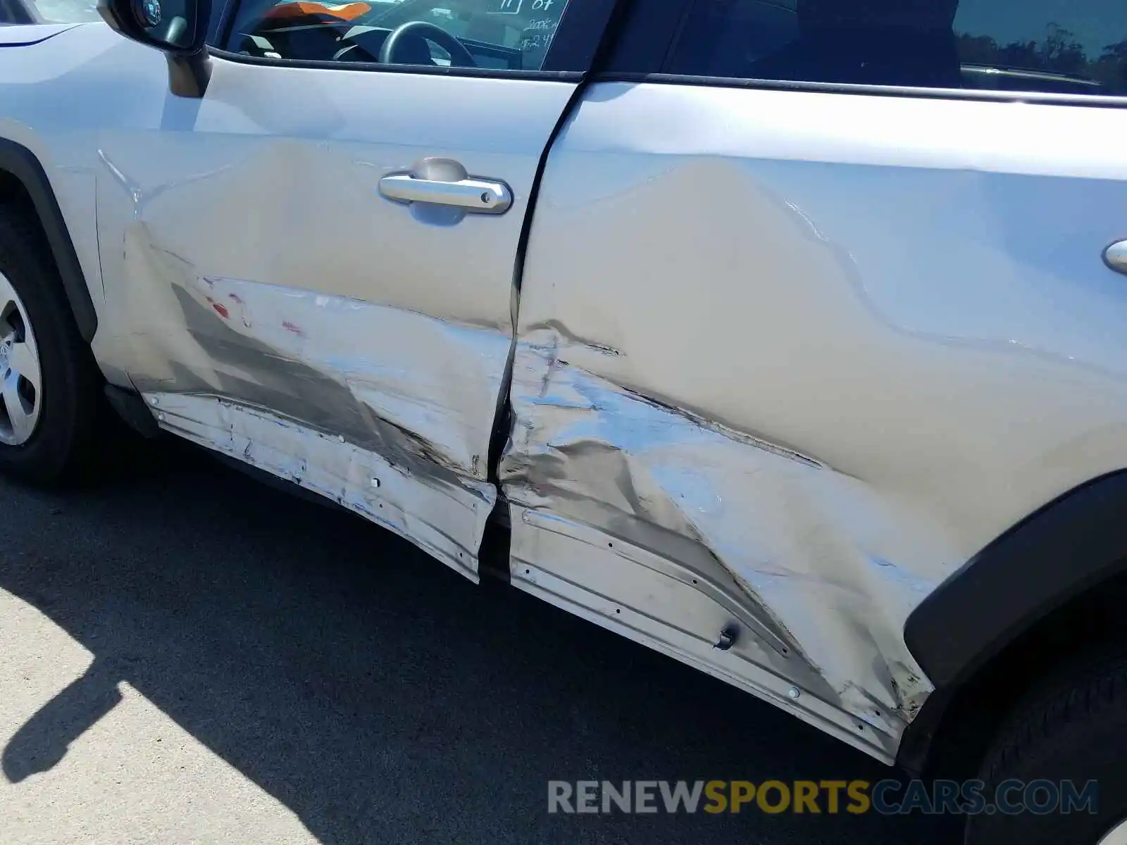 9 Photograph of a damaged car 2T3F1RFV6KW041021 TOYOTA RAV4 2019