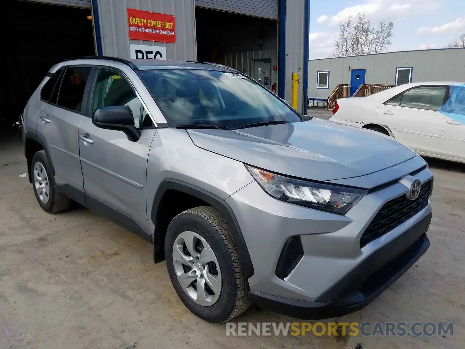 1 Photograph of a damaged car 2T3F1RFV6KW049183 TOYOTA RAV4 2019