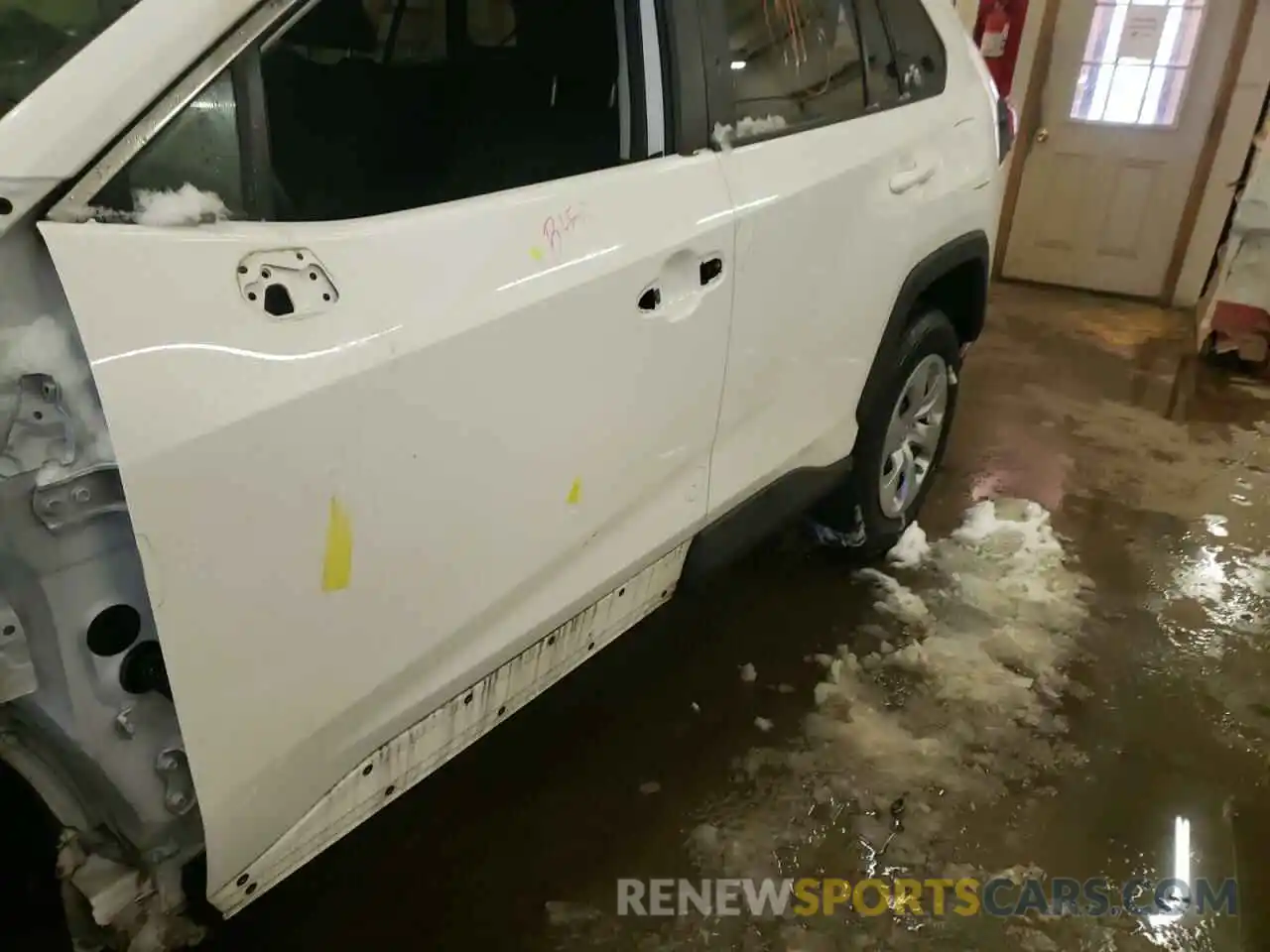 10 Photograph of a damaged car 2T3F1RFV6KW058790 TOYOTA RAV4 2019