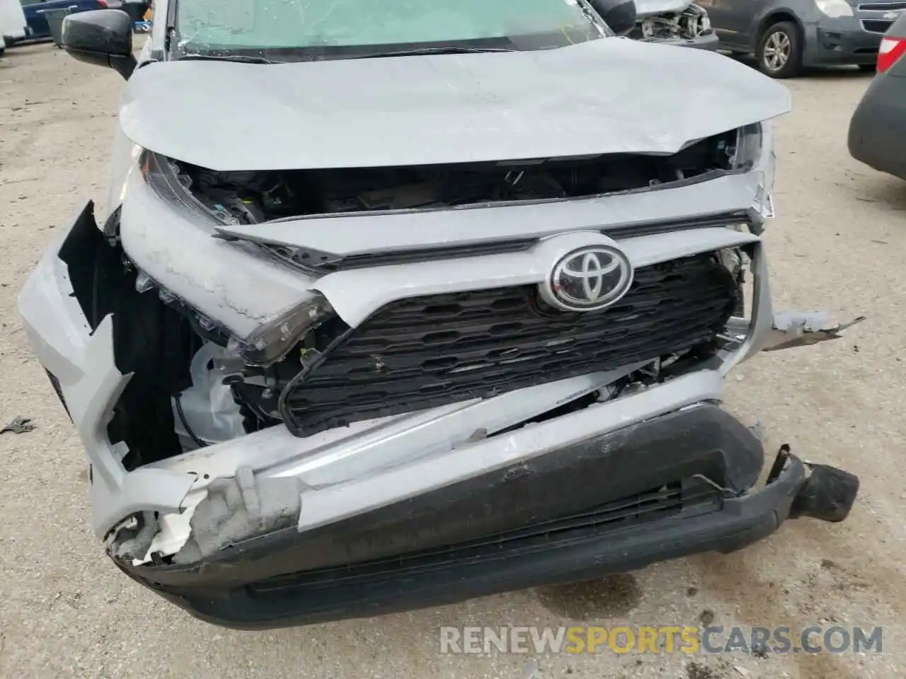 9 Photograph of a damaged car 2T3F1RFV6KW083222 TOYOTA RAV4 2019