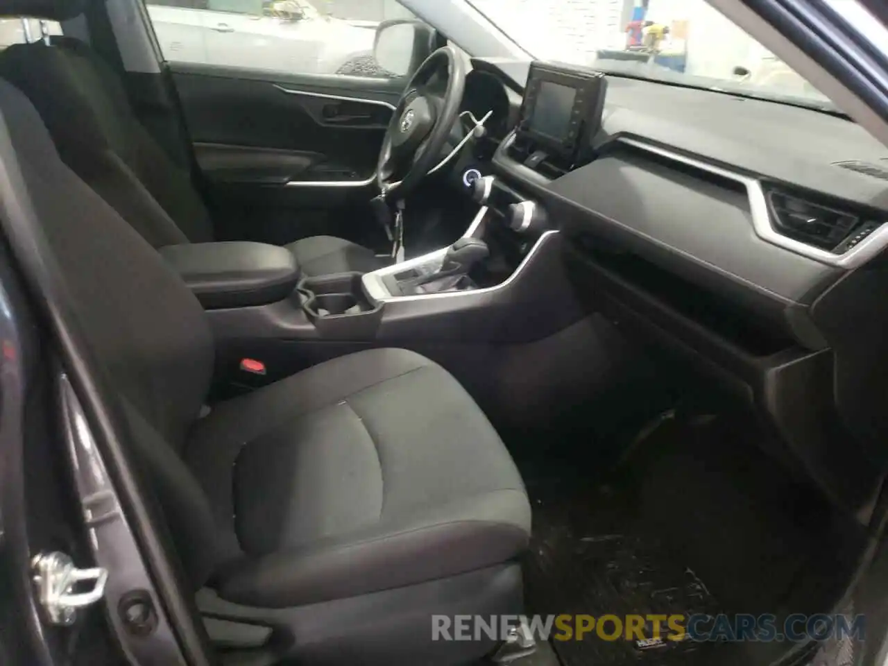 5 Photograph of a damaged car 2T3F1RFV7KC001516 TOYOTA RAV4 2019