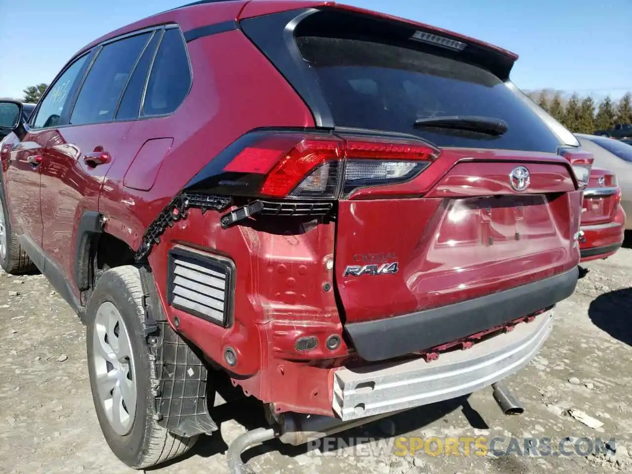 9 Photograph of a damaged car 2T3F1RFV7KW063142 TOYOTA RAV4 2019