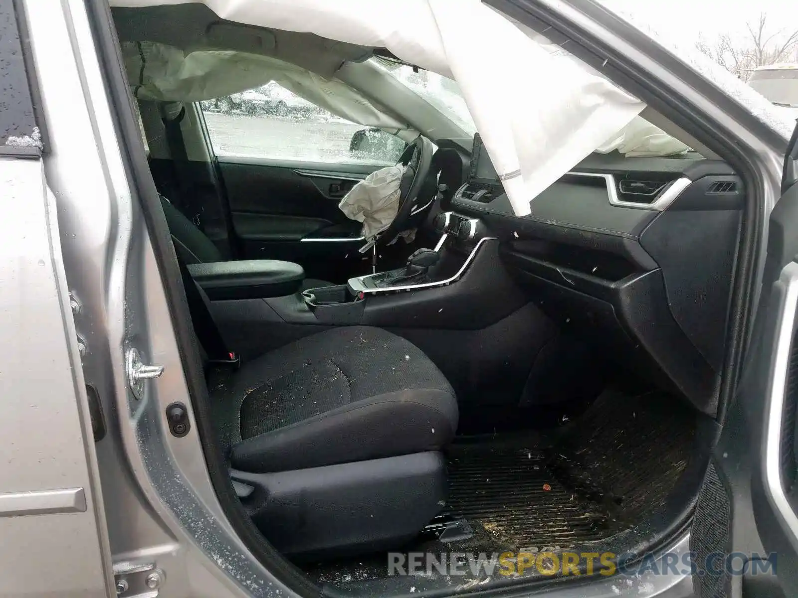 5 Photograph of a damaged car 2T3F1RFV8KC021547 TOYOTA RAV4 2019