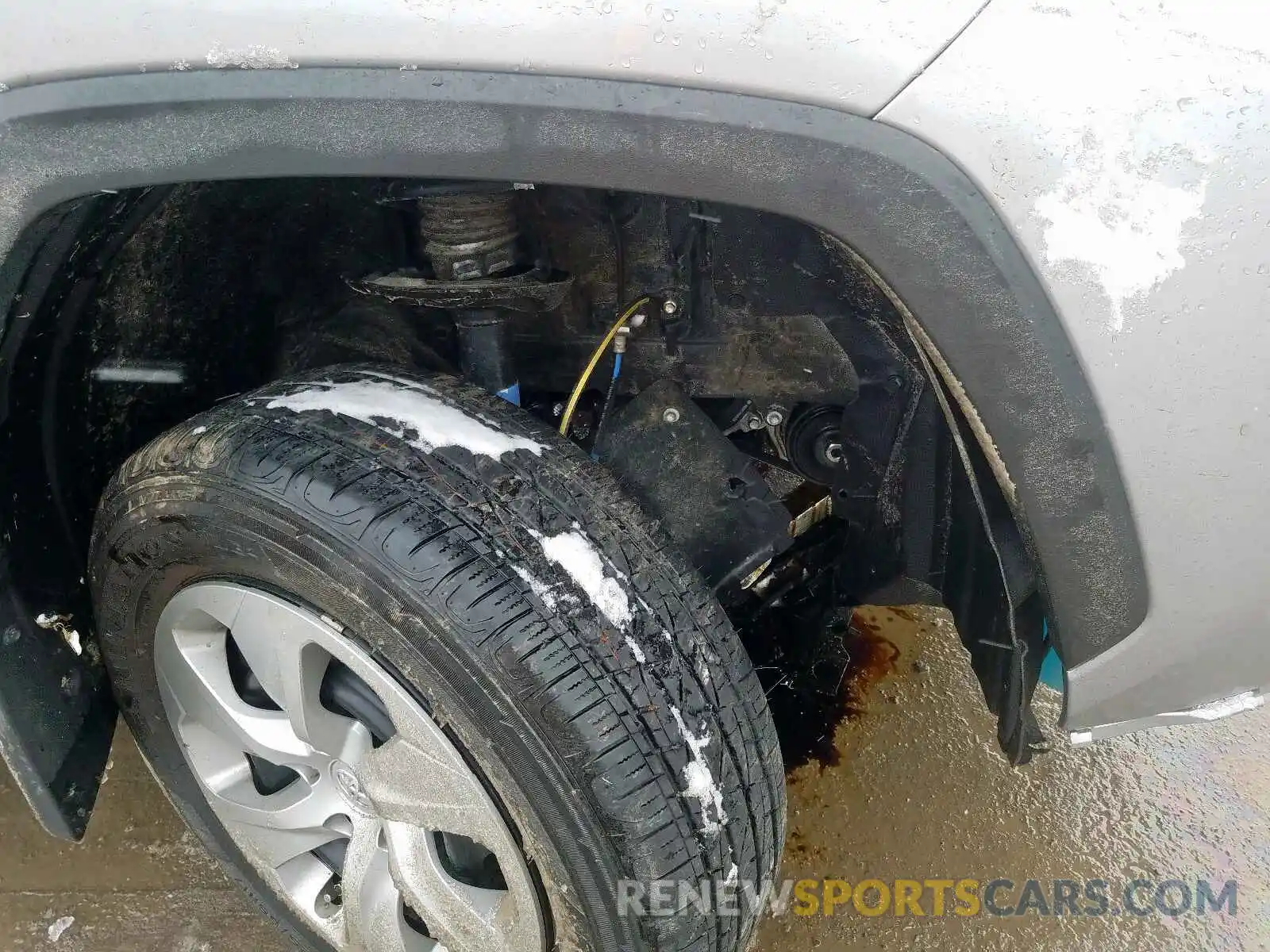 9 Photograph of a damaged car 2T3F1RFV8KC021547 TOYOTA RAV4 2019