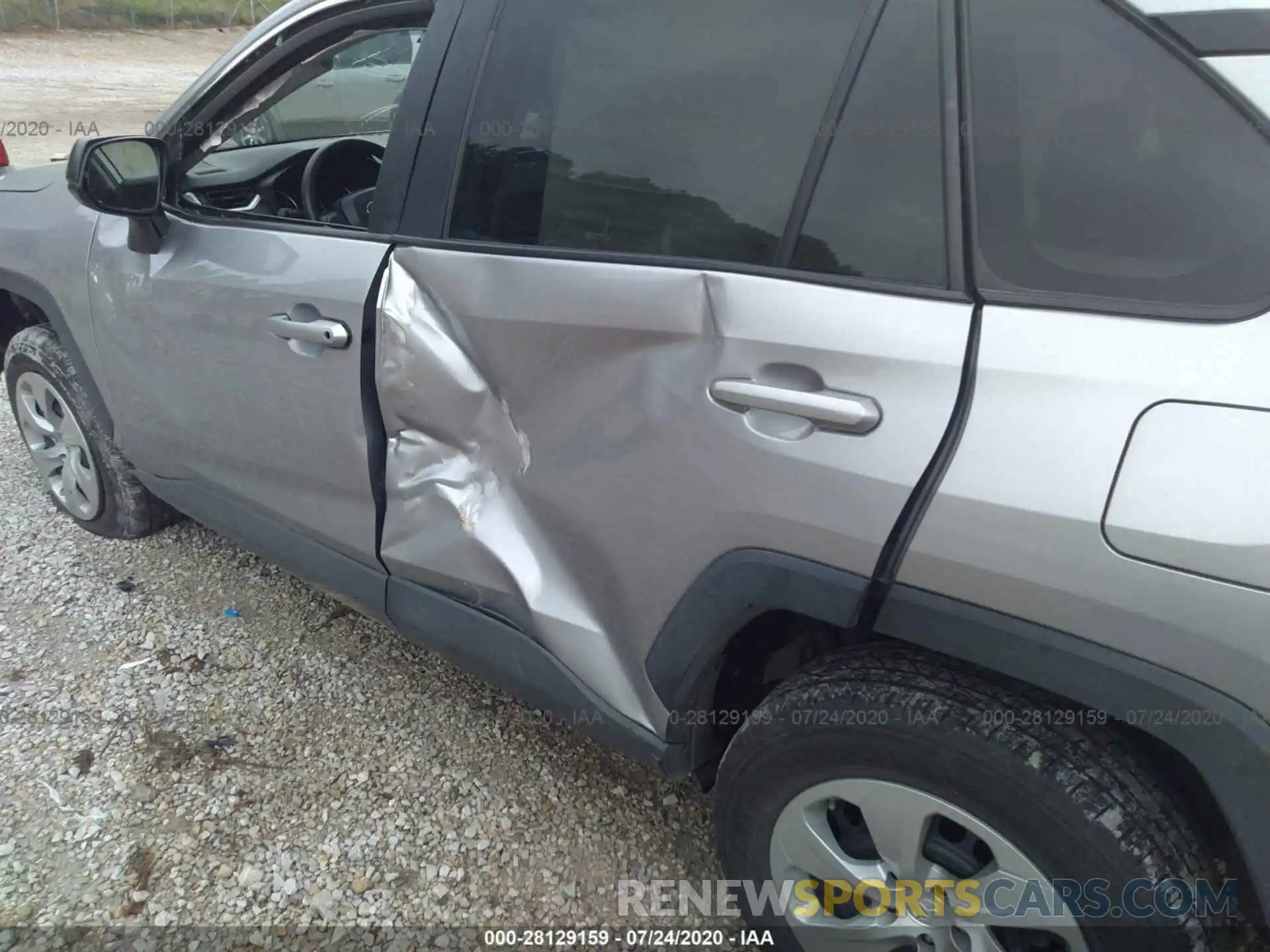 6 Photograph of a damaged car 2T3F1RFV8KC032113 TOYOTA RAV4 2019