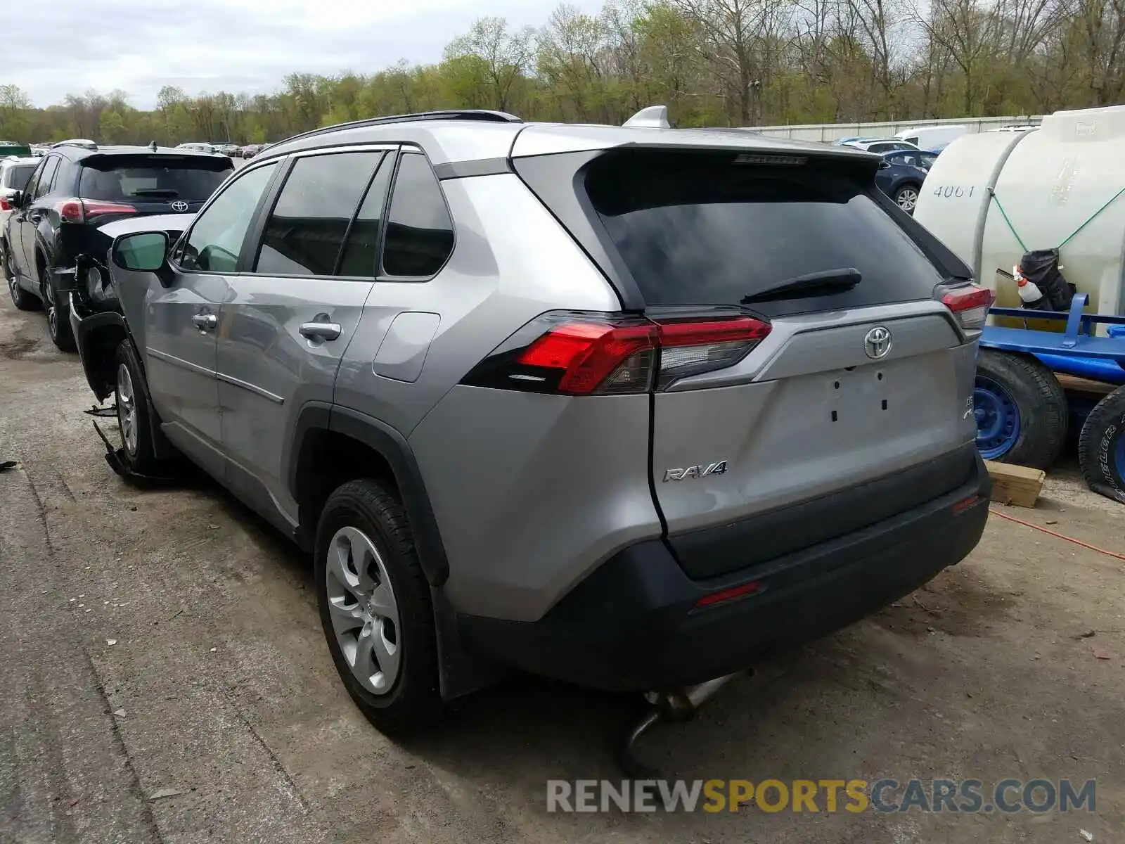 3 Photograph of a damaged car 2T3F1RFV8KC051986 TOYOTA RAV4 2019