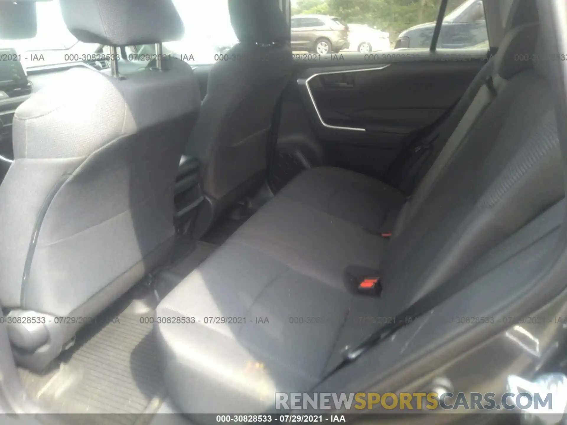 8 Photograph of a damaged car 2T3F1RFV8KC059067 TOYOTA RAV4 2019