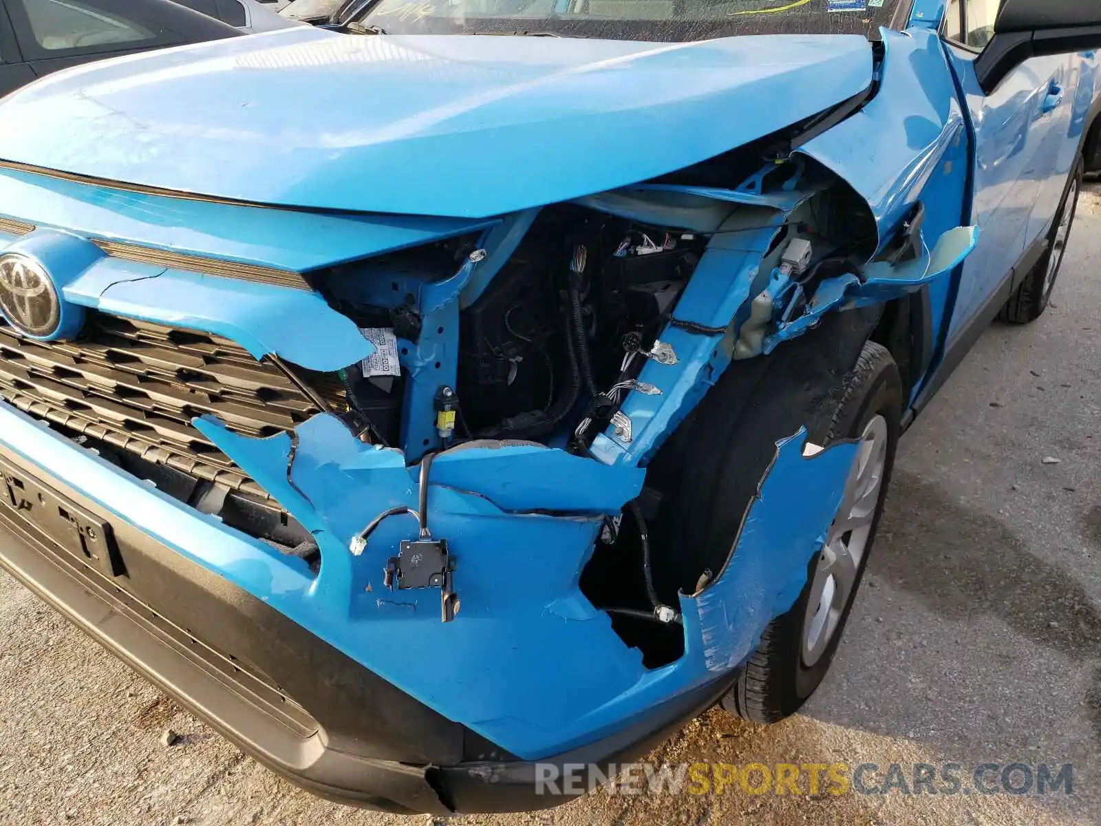 9 Photograph of a damaged car 2T3F1RFV8KW007842 TOYOTA RAV4 2019