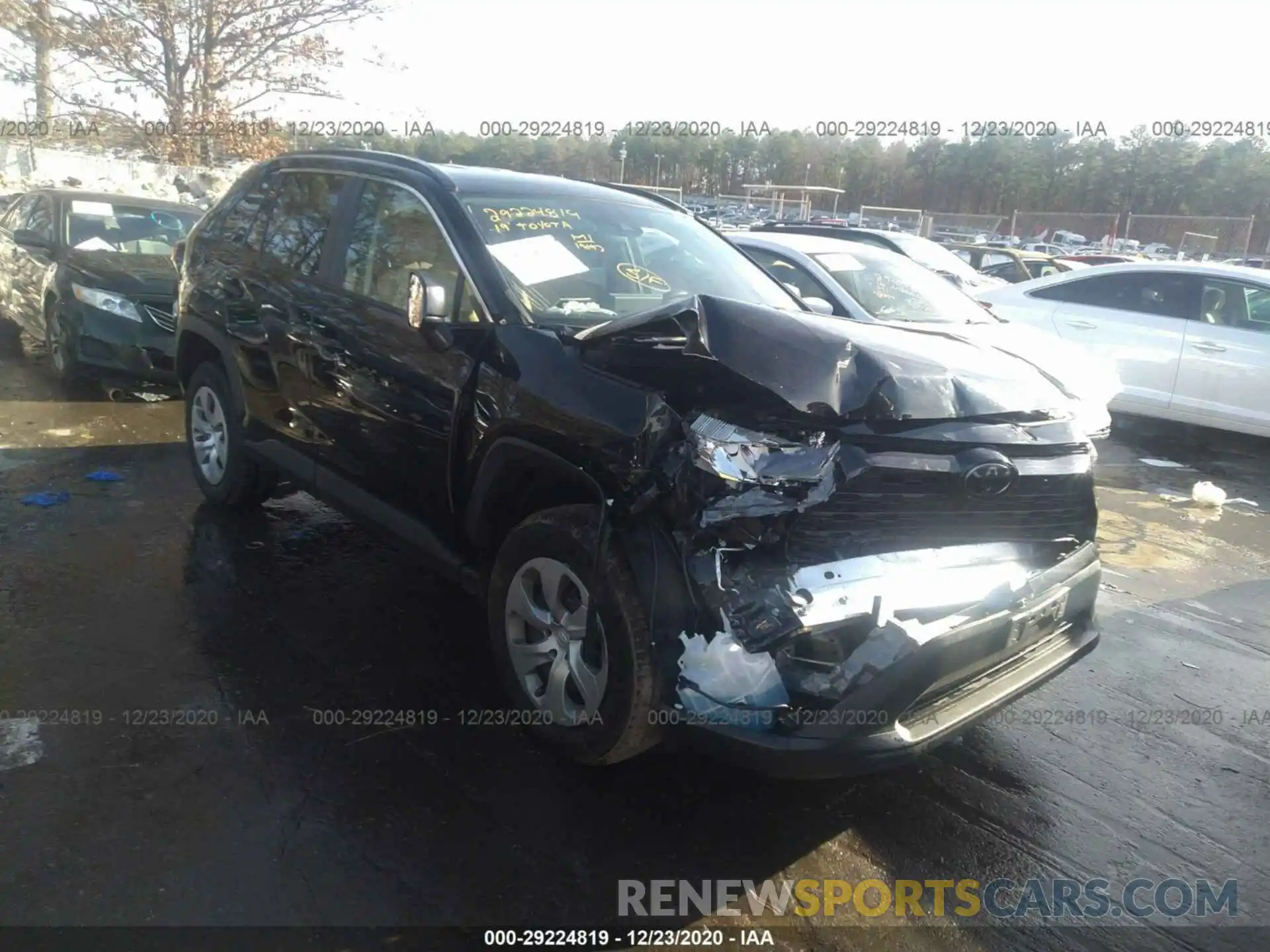 1 Photograph of a damaged car 2T3F1RFV8KW008778 TOYOTA RAV4 2019