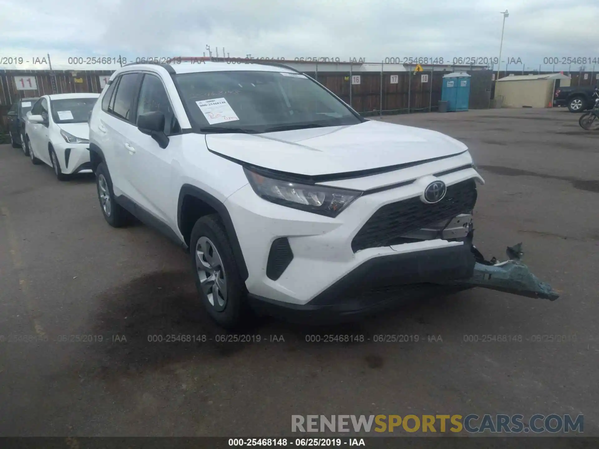 1 Photograph of a damaged car 2T3F1RFV8KW018145 TOYOTA RAV4 2019