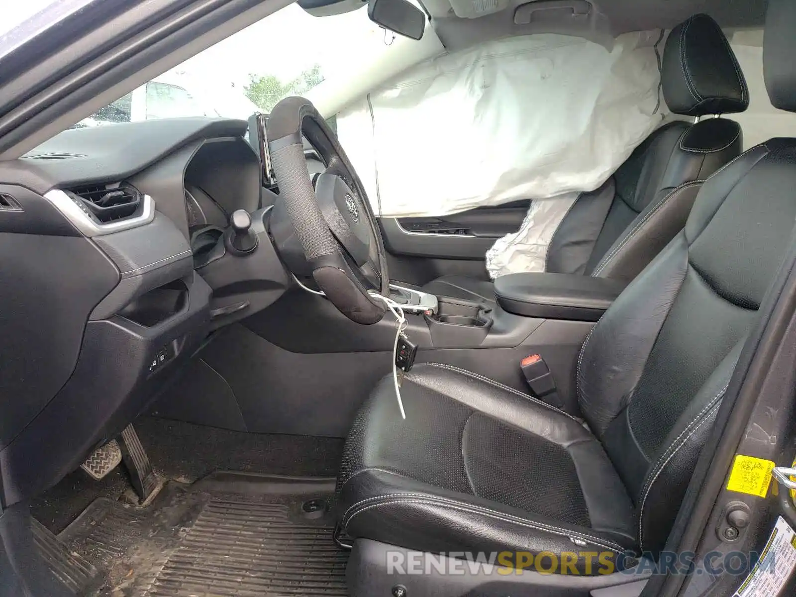 5 Photograph of a damaged car 2T3F1RFV8KW021059 TOYOTA RAV4 2019