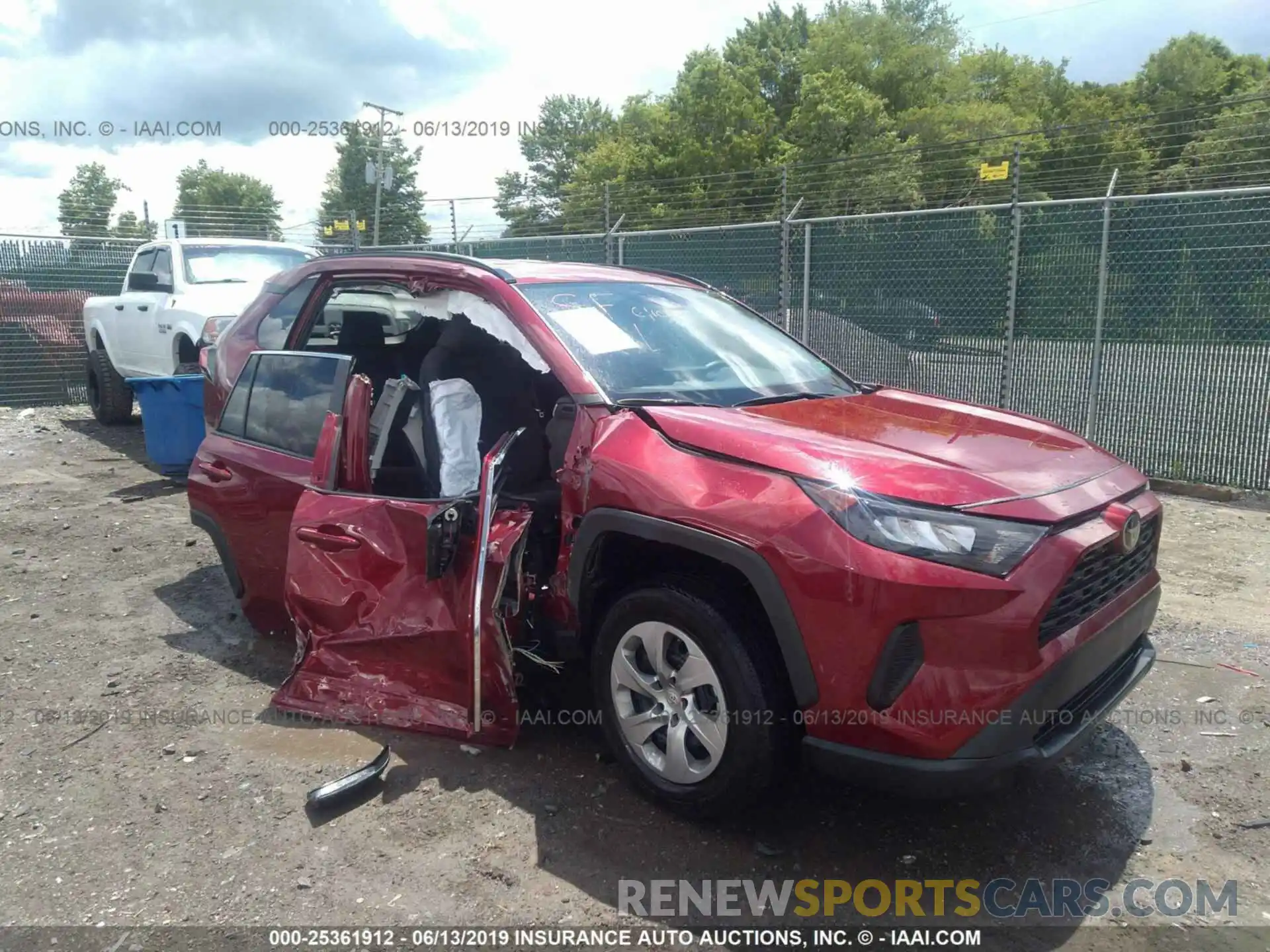 1 Photograph of a damaged car 2T3F1RFV8KW025225 TOYOTA RAV4 2019