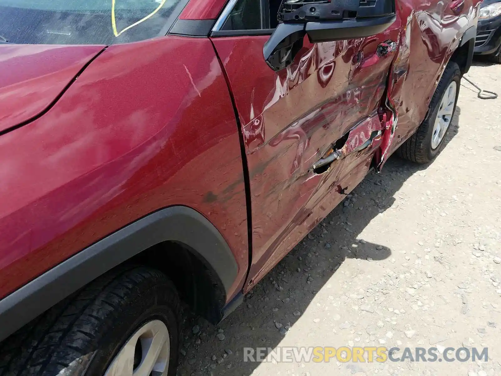 9 Photograph of a damaged car 2T3F1RFV8KW053624 TOYOTA RAV4 2019