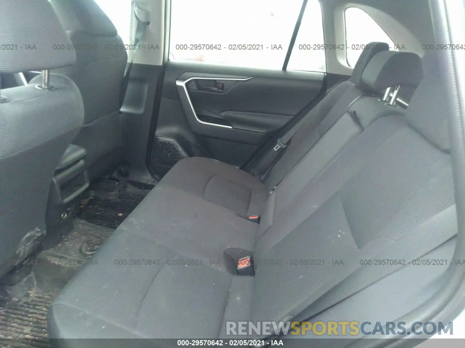 8 Photograph of a damaged car 2T3F1RFV8KW056152 TOYOTA RAV4 2019