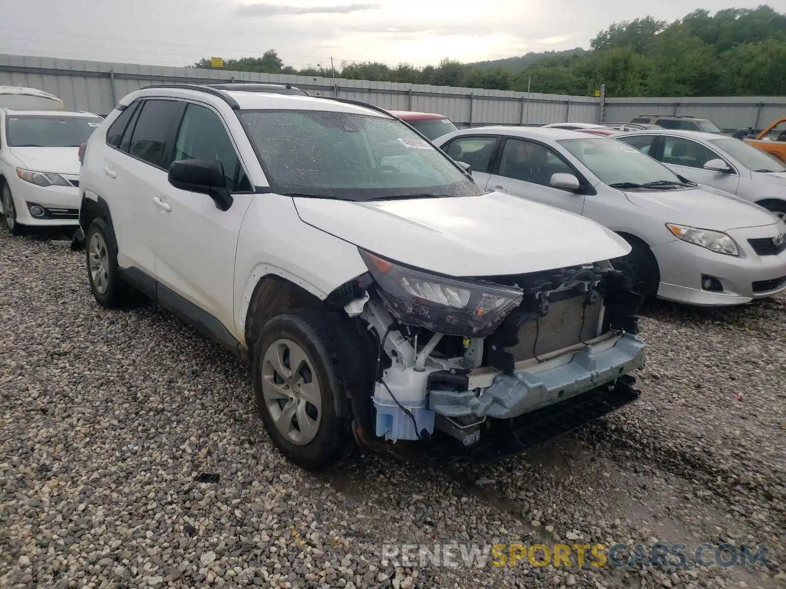 1 Photograph of a damaged car 2T3F1RFV8KW059469 TOYOTA RAV4 2019