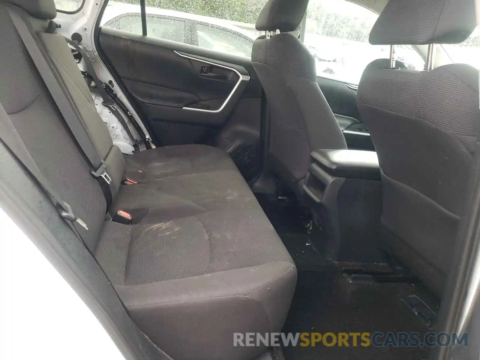 6 Photograph of a damaged car 2T3F1RFV8KW059469 TOYOTA RAV4 2019