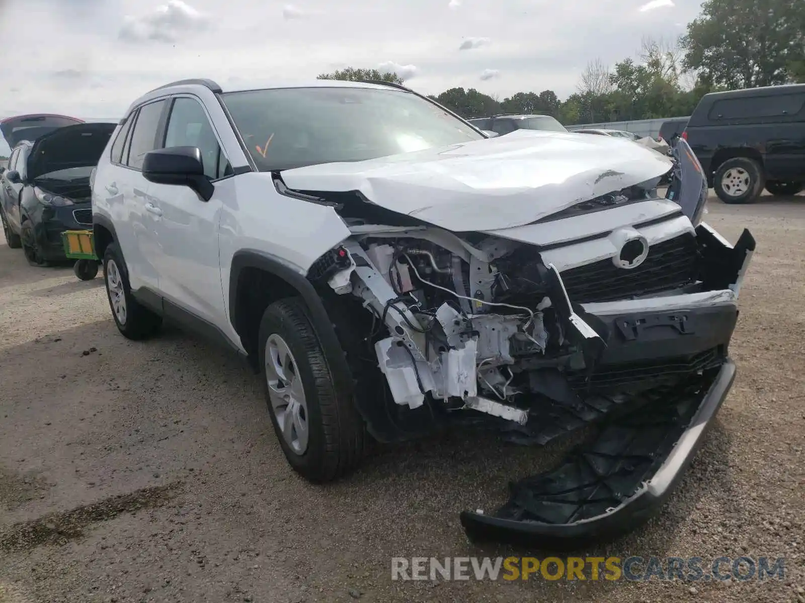 1 Photograph of a damaged car 2T3F1RFV8KW063232 TOYOTA RAV4 2019