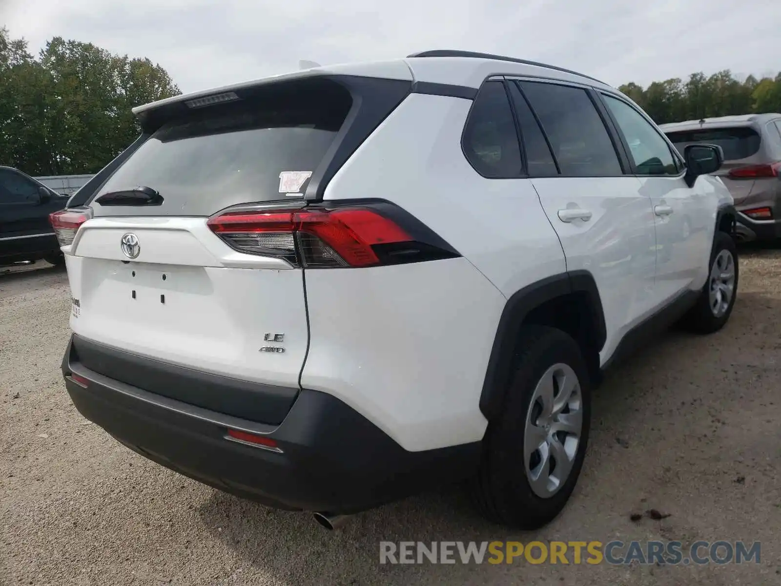 4 Photograph of a damaged car 2T3F1RFV8KW063232 TOYOTA RAV4 2019