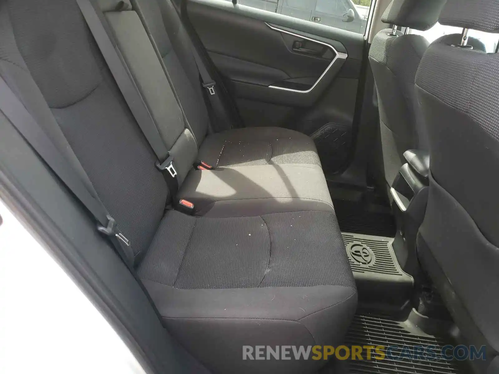 6 Photograph of a damaged car 2T3F1RFV8KW063232 TOYOTA RAV4 2019