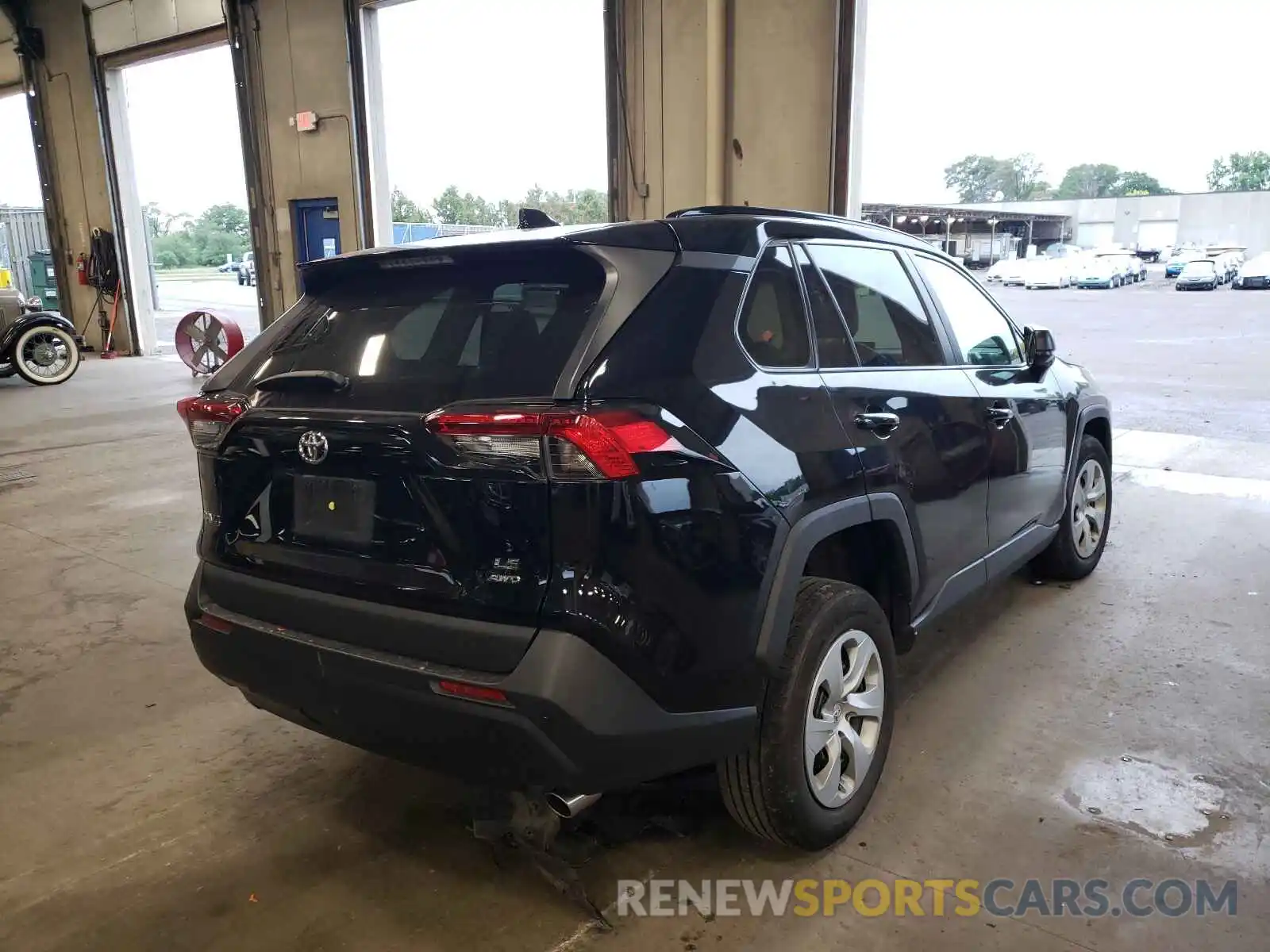 4 Photograph of a damaged car 2T3F1RFV8KW075770 TOYOTA RAV4 2019