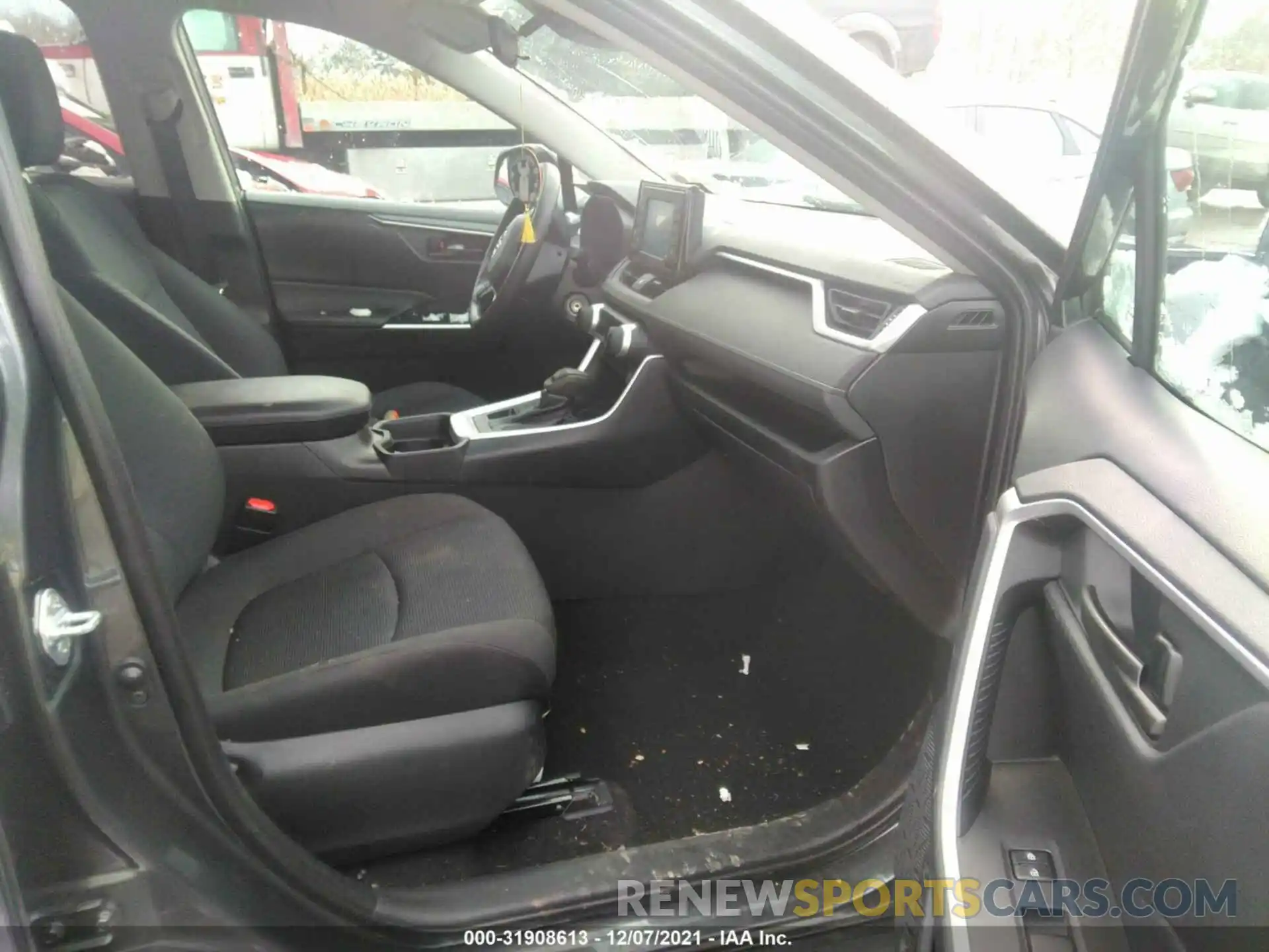 5 Photograph of a damaged car 2T3F1RFV9KC049003 TOYOTA RAV4 2019