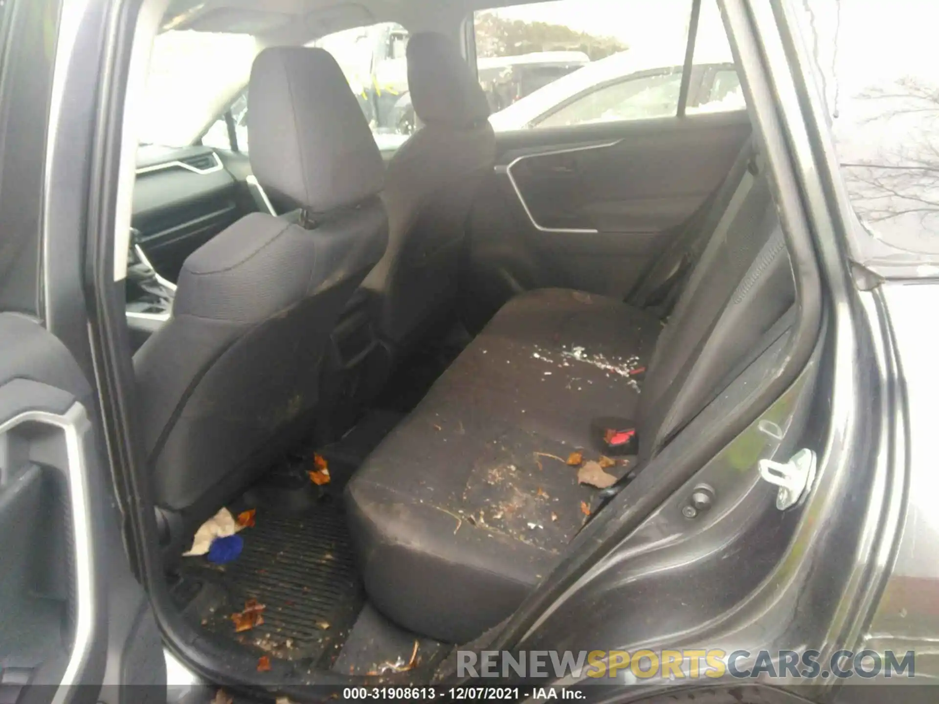 8 Photograph of a damaged car 2T3F1RFV9KC049003 TOYOTA RAV4 2019