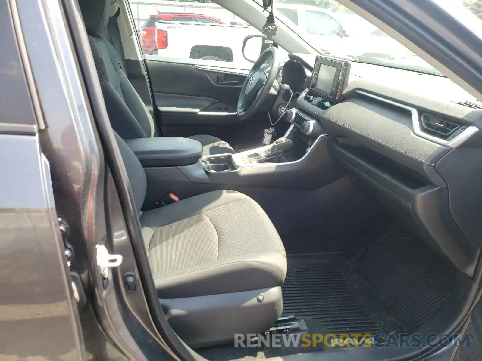 5 Photograph of a damaged car 2T3F1RFV9KC055805 TOYOTA RAV4 2019