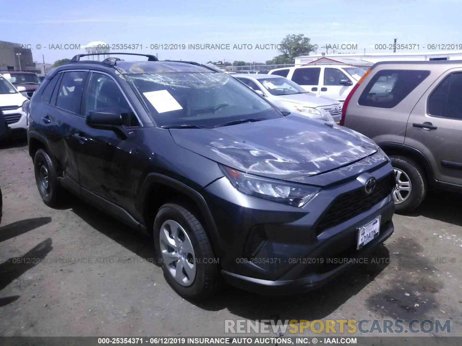 1 Photograph of a damaged car 2T3F1RFV9KW006103 TOYOTA RAV4 2019