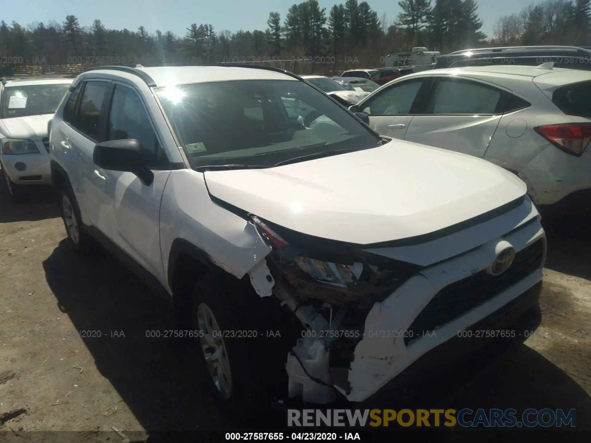 1 Photograph of a damaged car 2T3F1RFV9KW028912 TOYOTA RAV4 2019